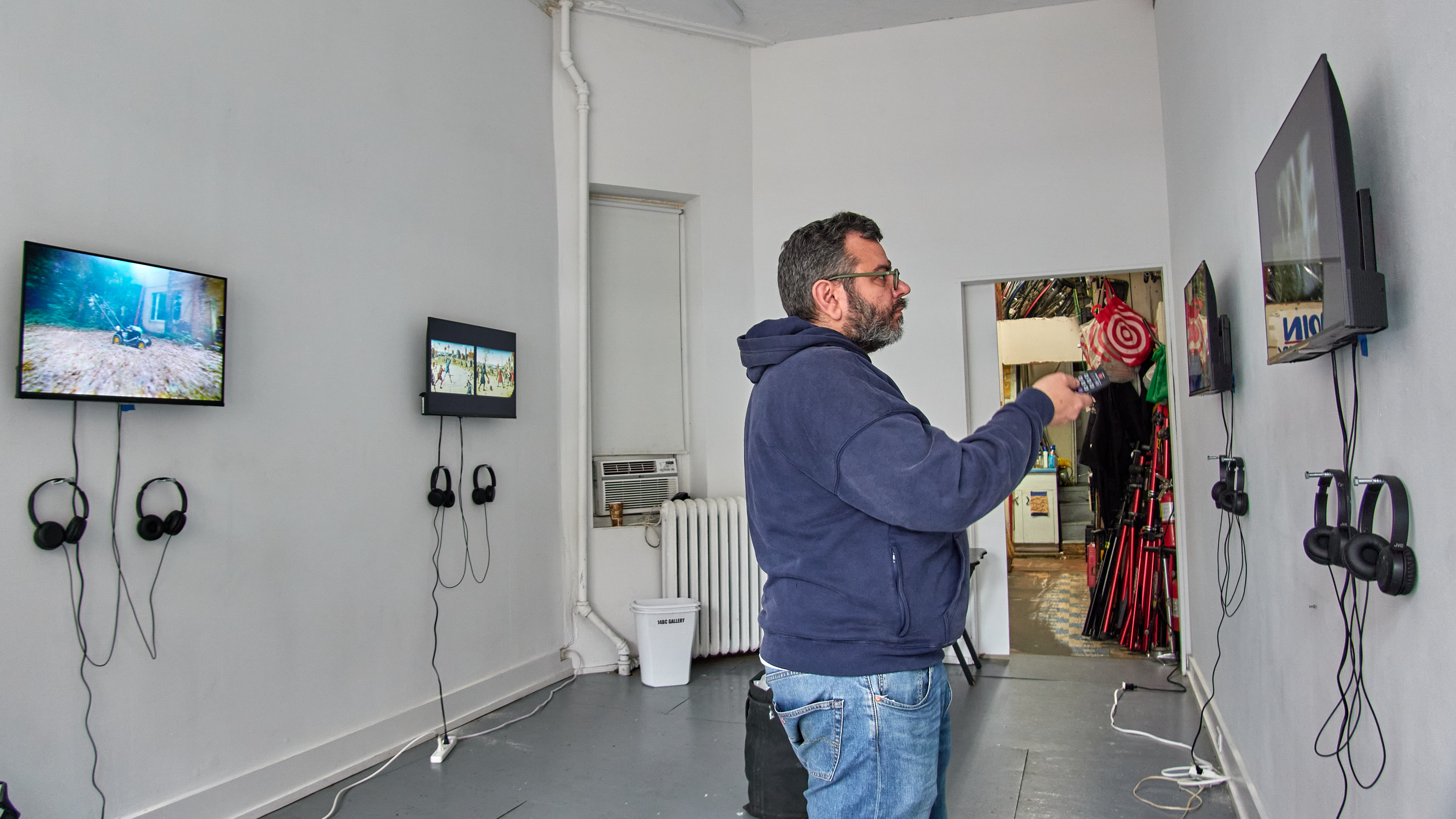 Yann setting up.